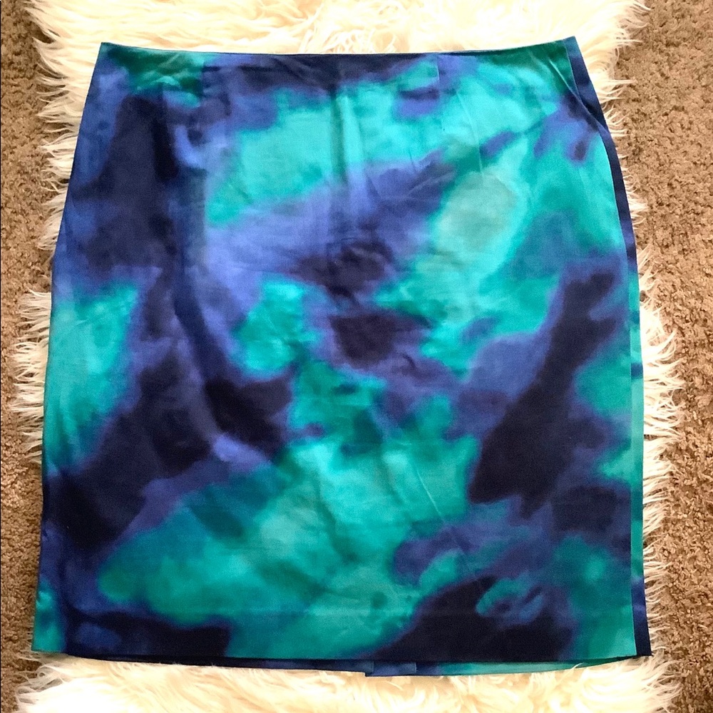 🌵 Straight marble skirt.
